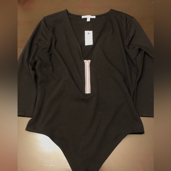 Black front zipper bodysuit NEW with tags by express. Snap closure sz large - Picture 5 of 14